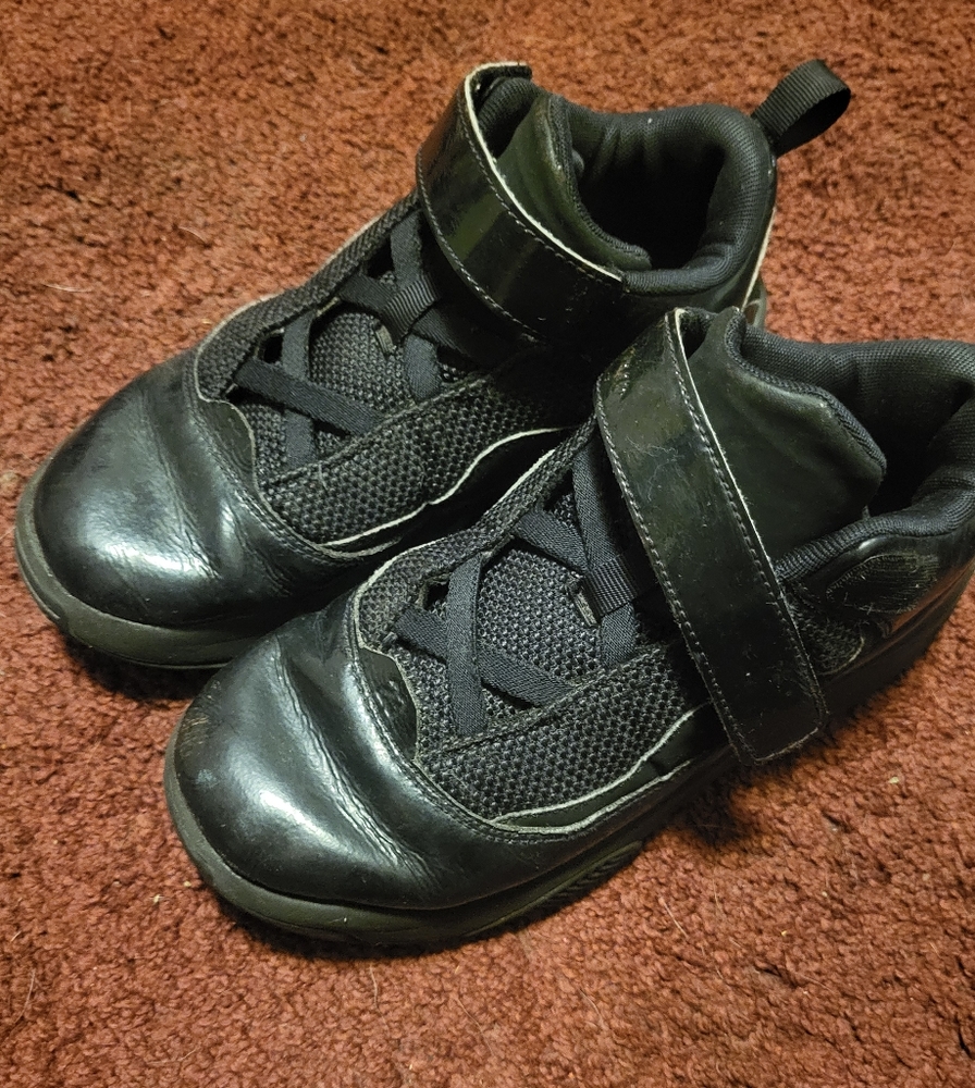 Kids Jordan's size 2y